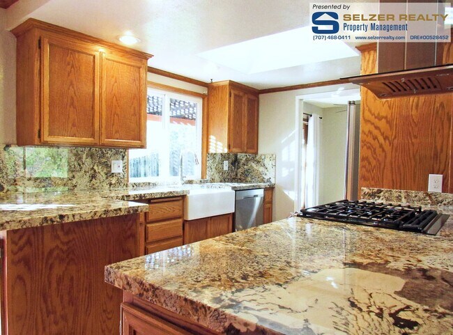 Building Photo - Charming 3+ bd. split-level home in the ac...