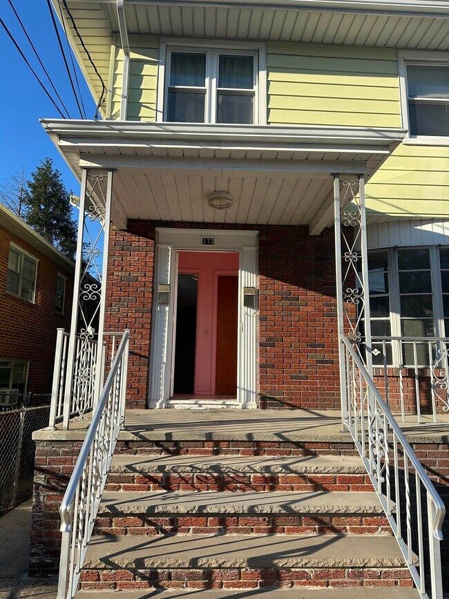 Building Photo - 173 McAdoo Ave