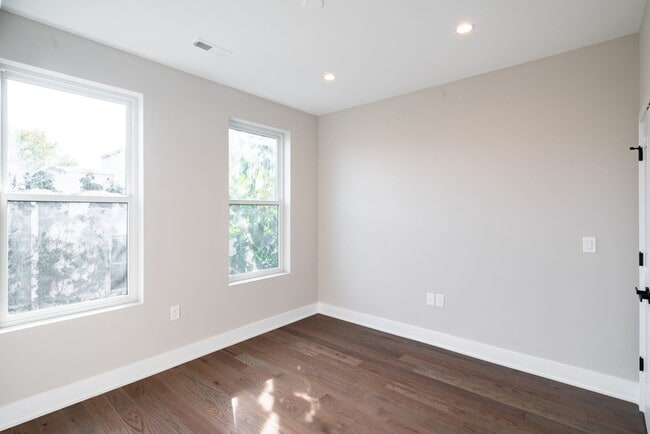 Photo - Brand New Luxury Temple Student Housing House