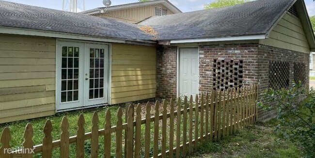 Foto del edificio - 3 br, 2 bath House - 105 Linda Cir A Unit A