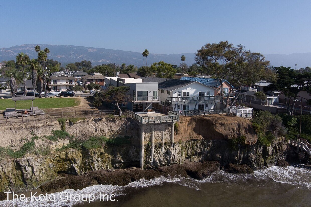 Foto principal - 7 br, 4 bath House - 6779 Del Playa Drive