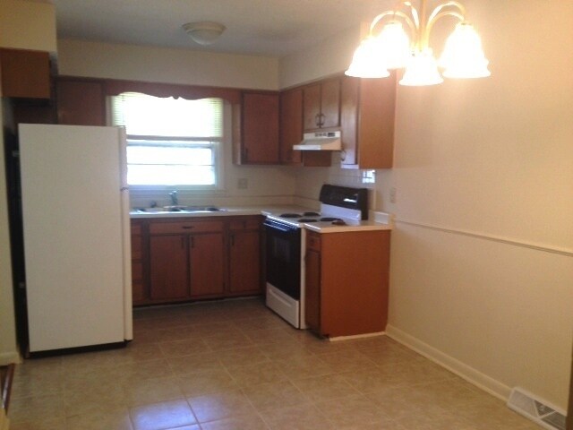 Building Photo - Bryan Station Duplex!    250211