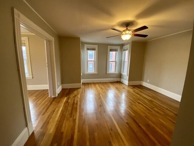 Foto del edificio - 115-117 Medford St