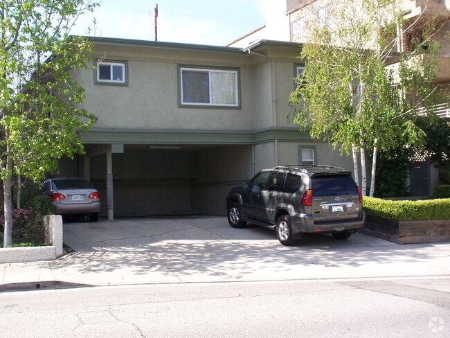 Building Photo - 15032 Moorpark St