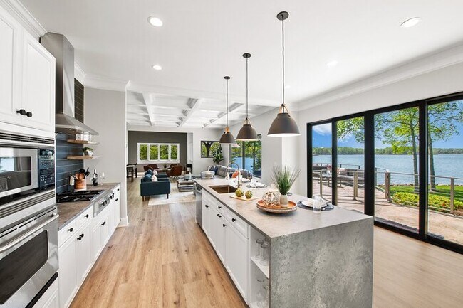 Building Photo - Paradise Peninsula