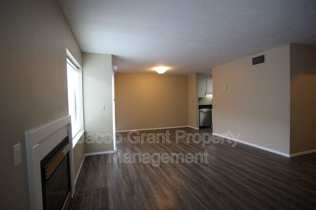 Building Photo - 1405 Preston Dr