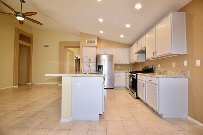 Foto del edificio - Excellent 4 bed 2 bath Ahwatukee Home!