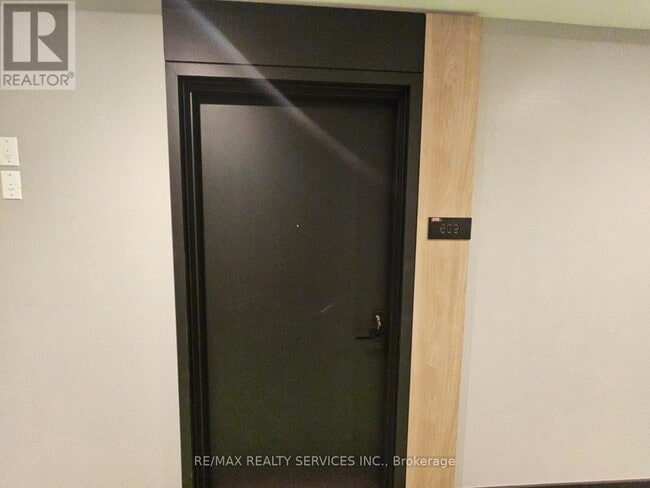 Building Photo - 500 Plains Rd E