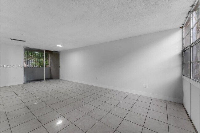 Foto del edificio - 6011 SW 69th St