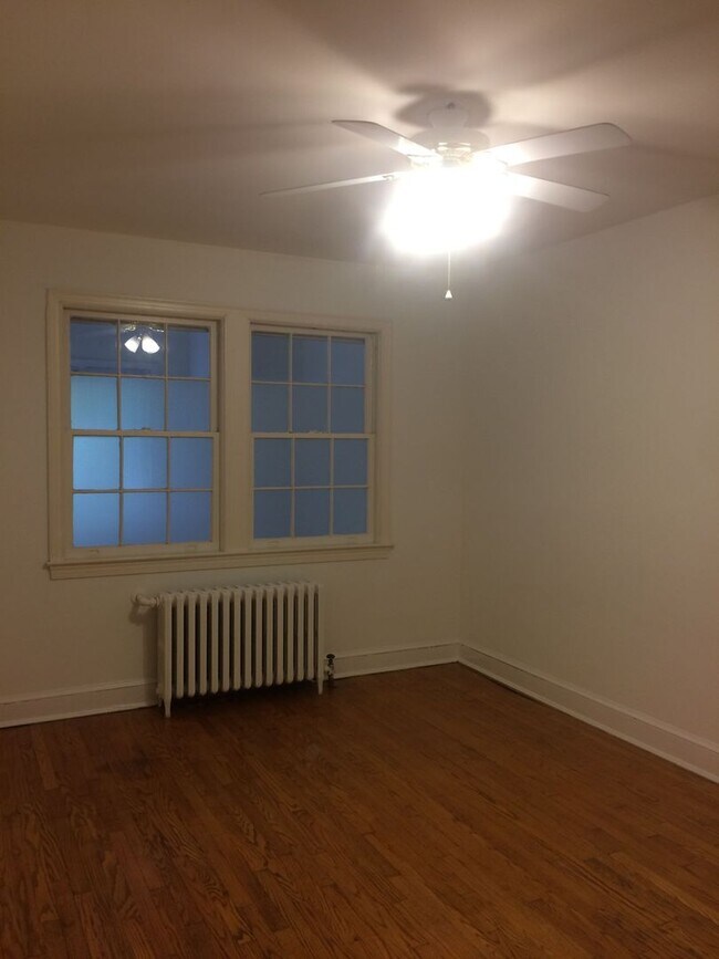 Foto del edificio - 4021 Davis Pl NW