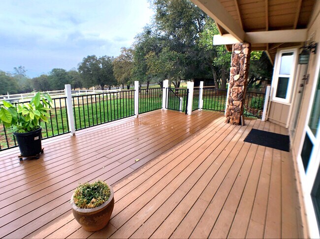 Foto del edificio - 5241 Pilot View Dr