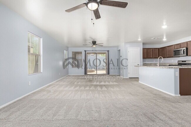 Foto del edificio - 1517 E Saint Catherine Ave