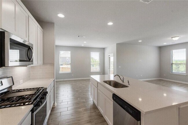 Building Photo - 2209 Limestone Lake Dr