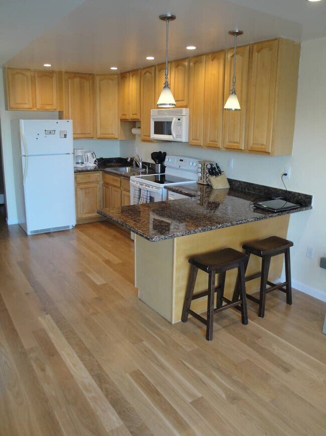 Building Photo - 172 Portola Dr