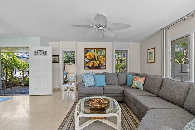 Foto del edificio - Luxurious 4BR Home, Island Living, Cerulean Pool,Near Kailua Beach & Golf Vistas