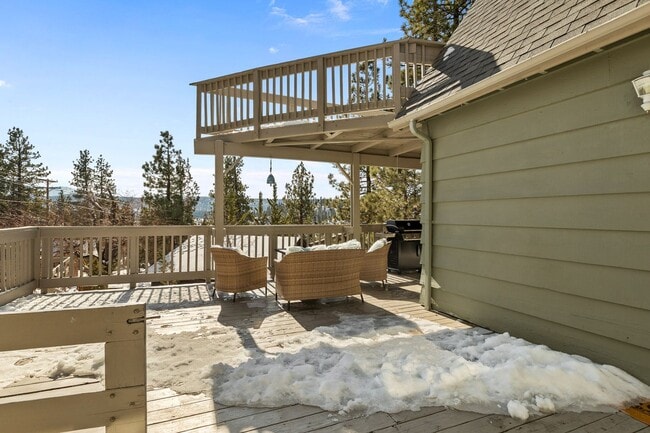 Building Photo - Lake-View 4BR Cabin with Dual Decks in Faw...