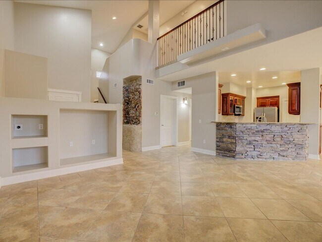 Building Photo - 4 Bedroom 3 Bathroom