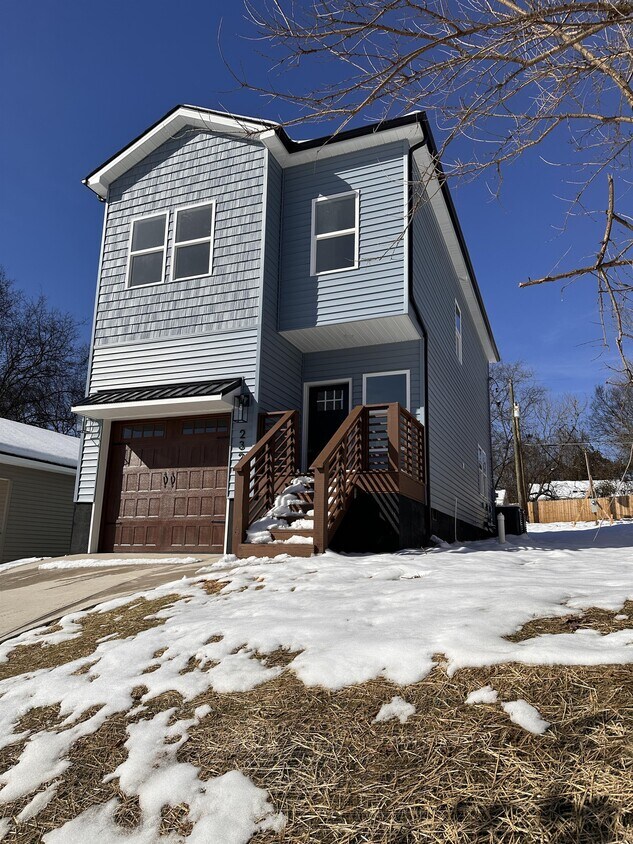 2323 E Glenwood Ave, Knoxville, TN 37917 House Rental in Knoxville