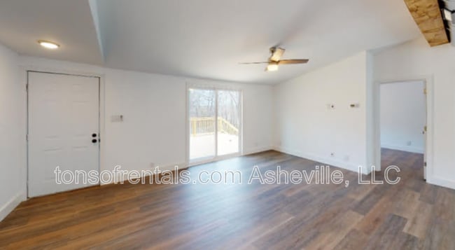 Building Photo - 70 Woodscape Dr