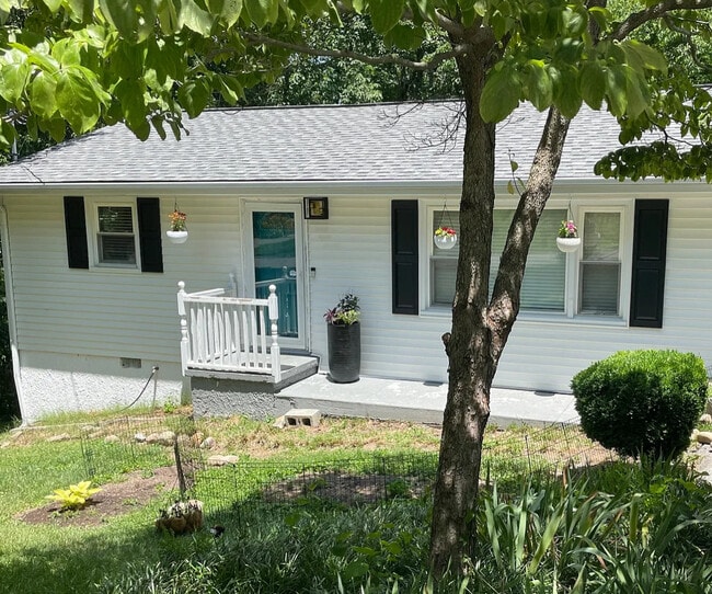 Building Photo - 3820 Altamira Dr