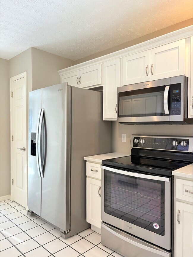 Foto del edificio - 747 Steeplechase Way