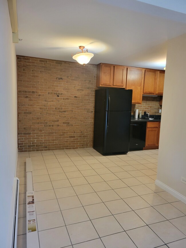 Building Photo - 2099 Vernon Dr