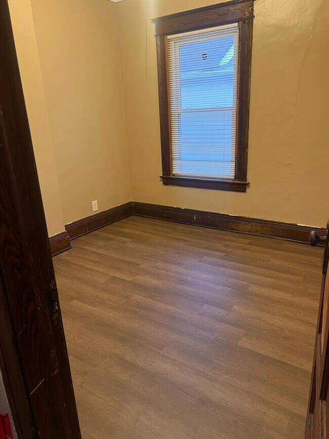 Foto del edificio - 83 Ravenwood Ave