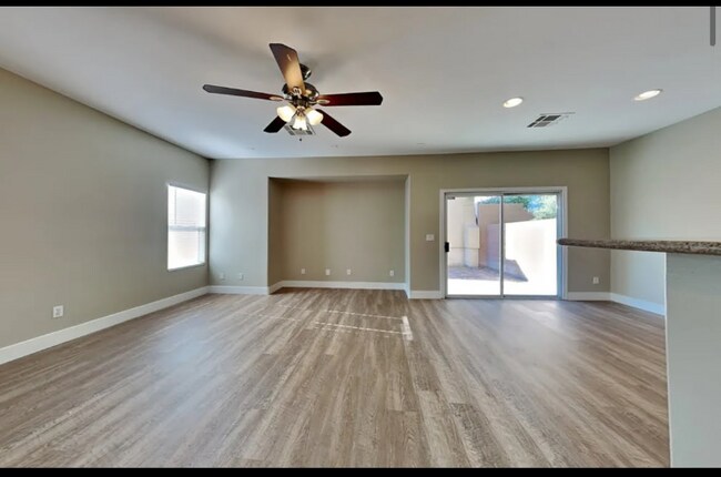 Foto del edificio - 6323 Blushing Willow St
