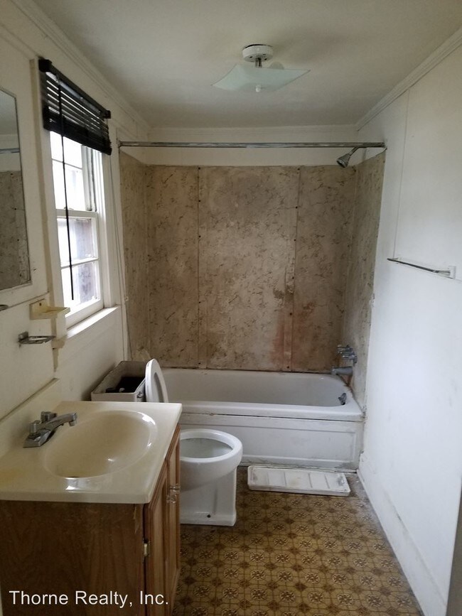 Building Photo - 2 br, 1 bath House - 1701 S Church Street