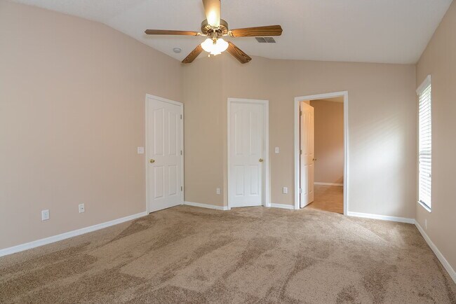 Foto del edificio - 1711 Scotch Pine Dr
