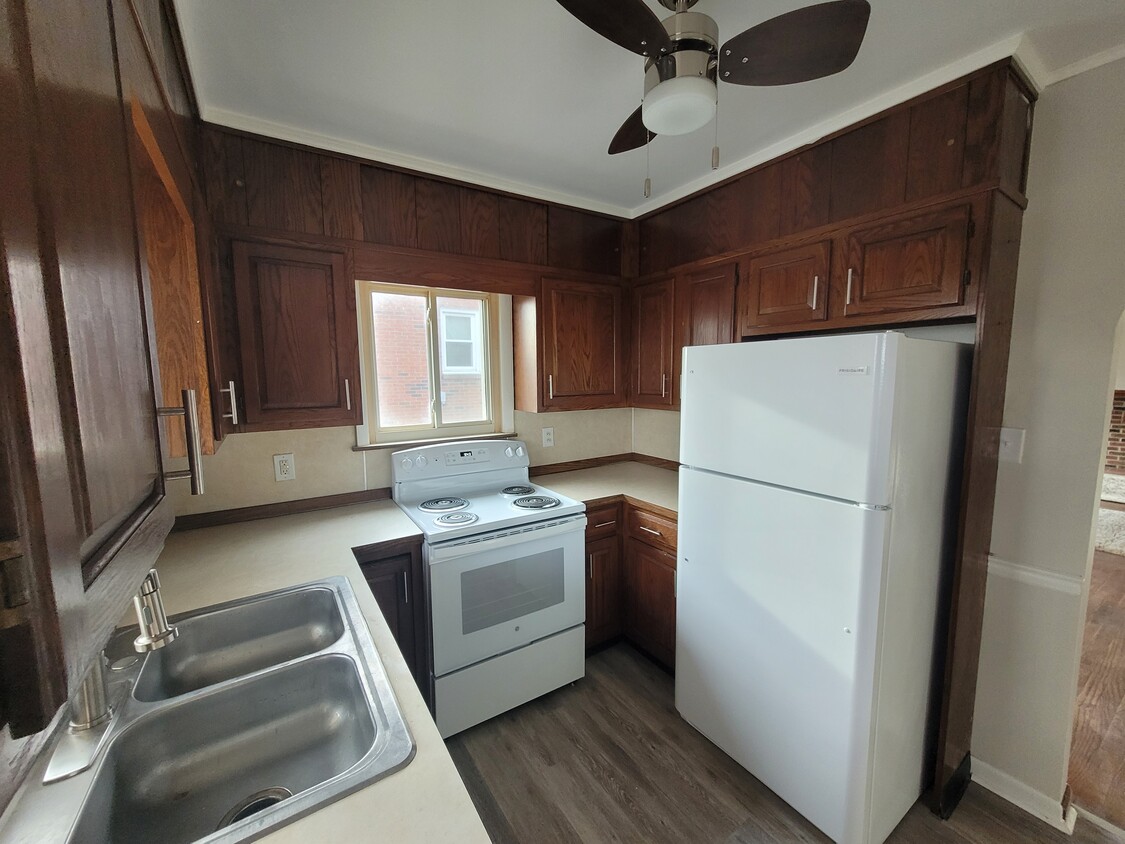 Kitchen - 906 S Progress Ave