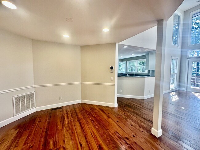 Foto del edificio - Amazing Four Bedroom Home Located Close to Alljoy Beach with Community Dock Access in Bluffton!