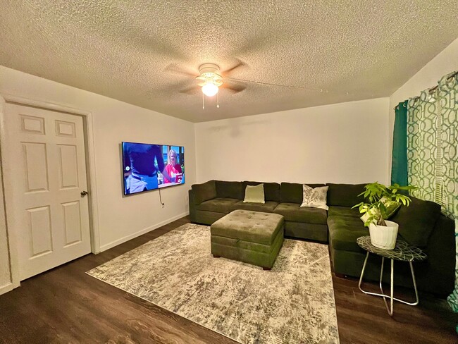 Building Photo - Monterey Palms Apartments