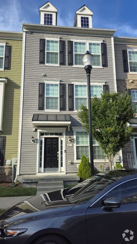 Building Photo - 211 Spring Bank Ave
