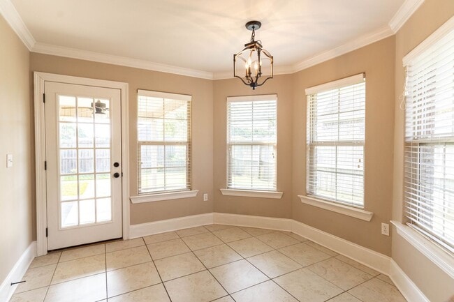 Building Photo - 515 Palm Breeze Dr