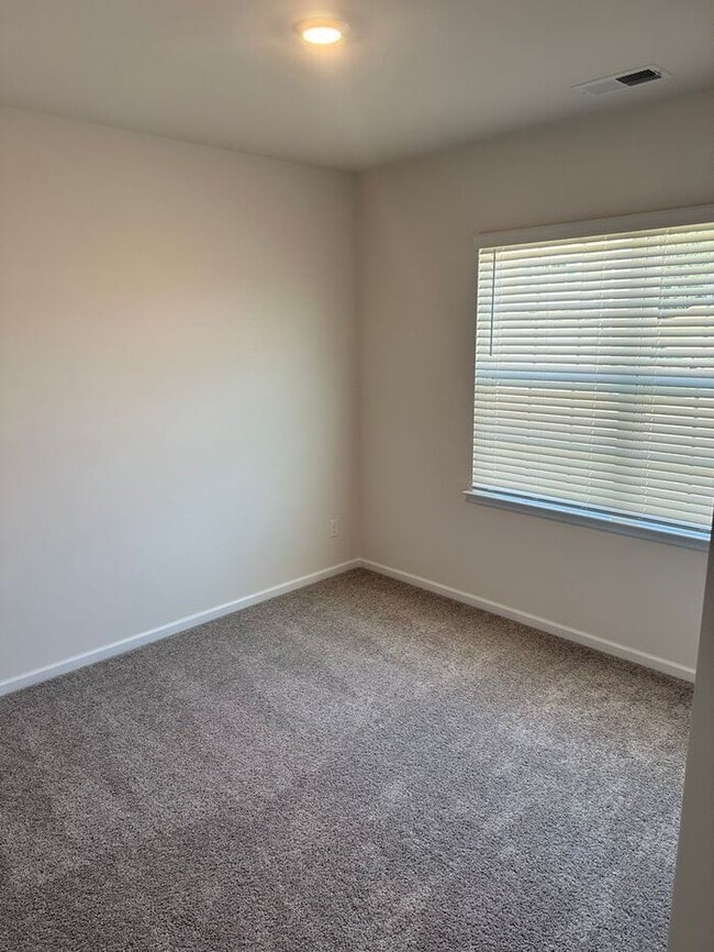 Foto del edificio - Gourgeous Brand New 4 bedroom Home near Lake Norman