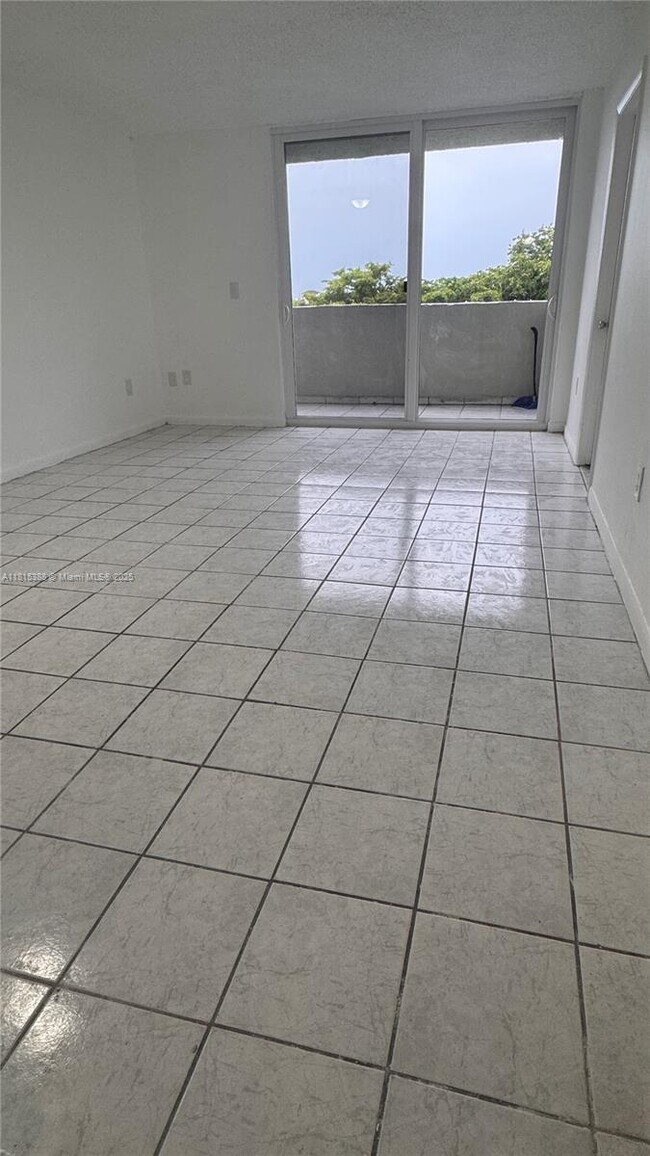 Foto del edificio - 10000 NW 80th Ct