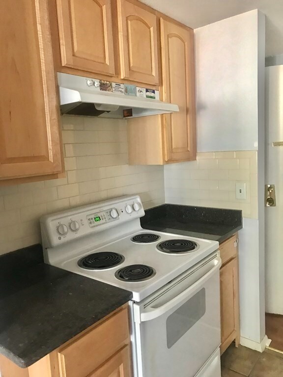 30 Church St Unit 6, Braintree, MA 02184 Condo for Rent in Braintree