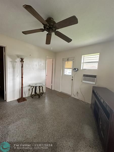 Foto del edificio - 2707-2709 NE 32nd St