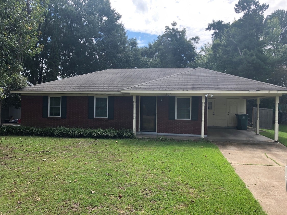 2204 Elizabeth St, Monroe, LA 71201 House Rental in Monroe, LA