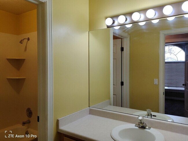 Foto del edificio - 2127 S 2000 W