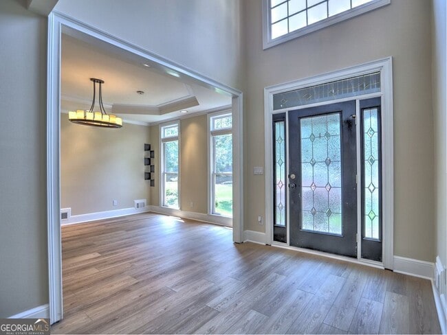 Building Photo - 3237 Waldwick Way SE