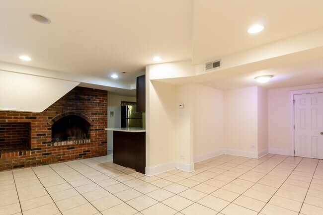 Foto del edificio - 877 W Lill Ave