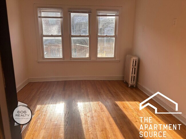Building Photo - 4917 W Berteau Ave