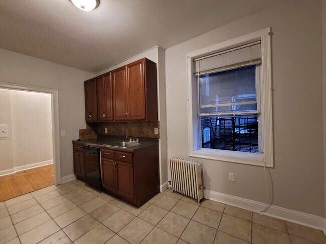 Building Photo - 416 53rd St