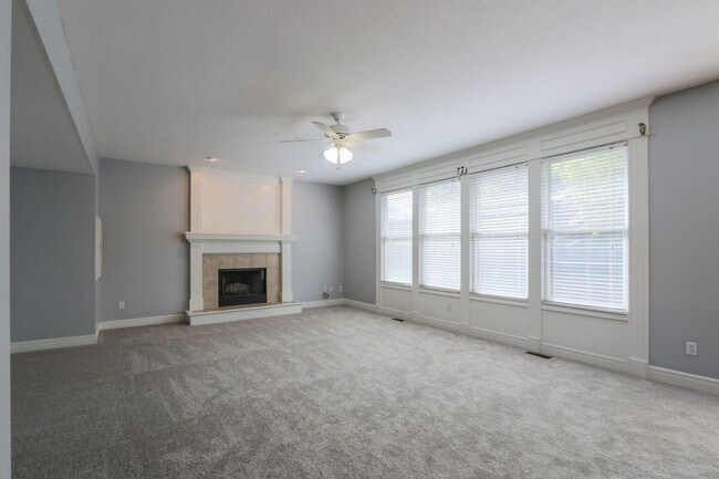 Building Photo - {17411} Spacious 1.5 Story + 2 Master Suit...