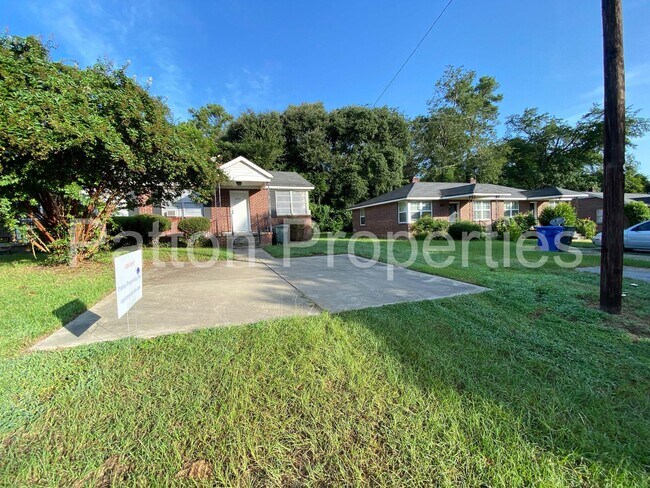 Foto del edificio - 1013-1015 Munsen Springs Drive
