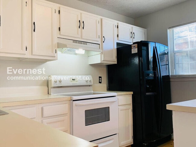 Building Photo - 8627 Reinecke Ct