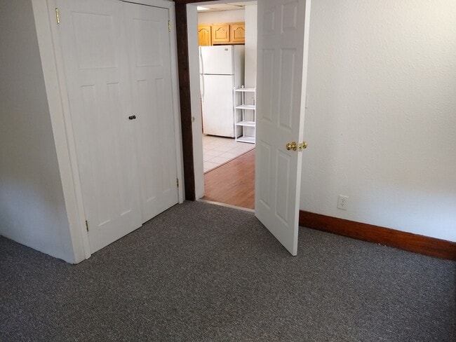 Building Photo - 514 S Elm St