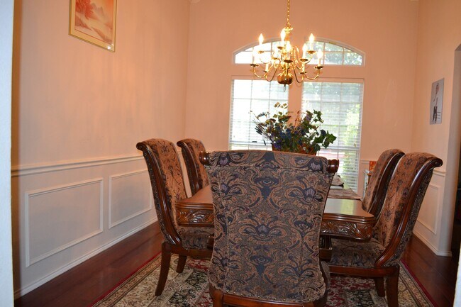 Dormitorio 1 del piso superior - 6437 Branchwood Trail